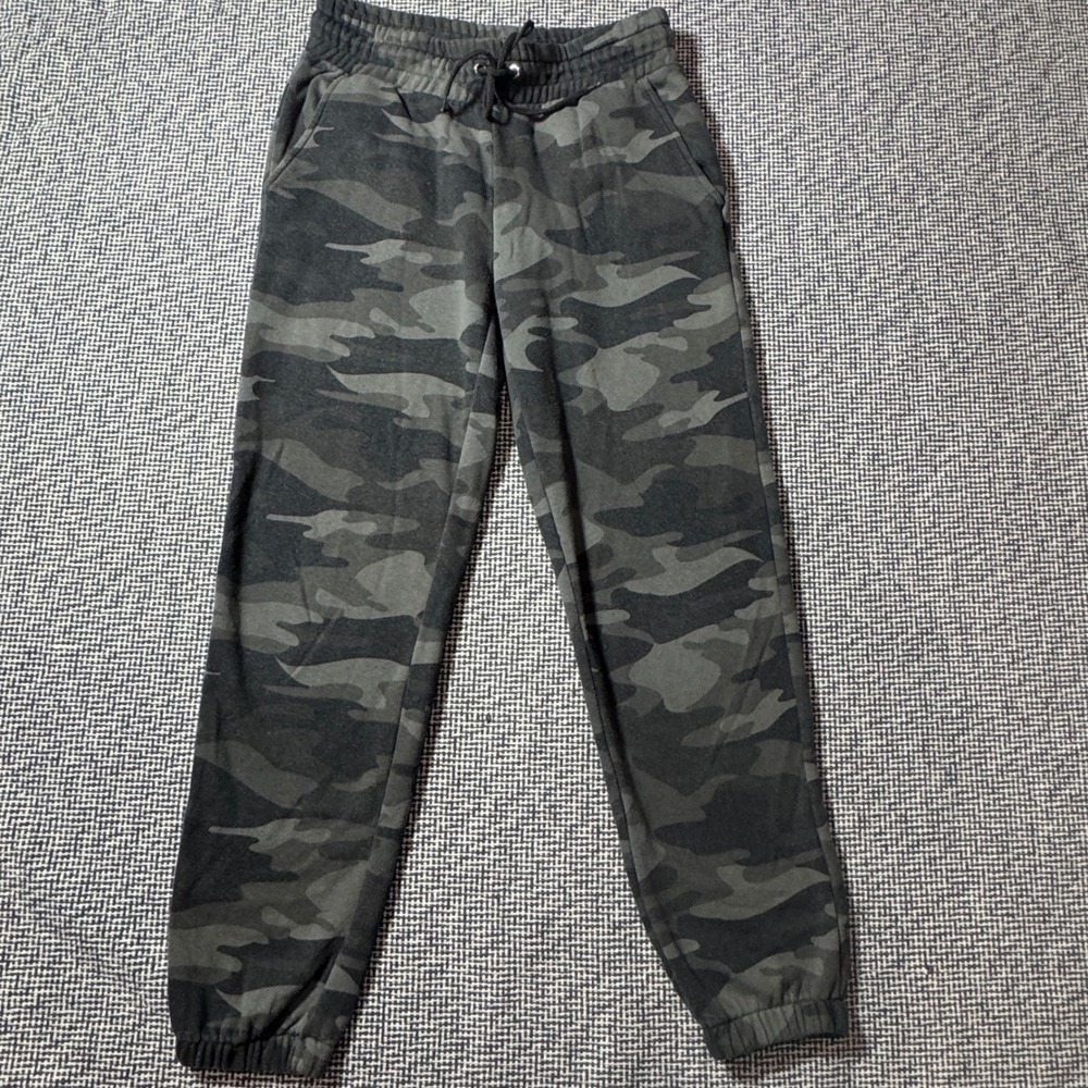 Wild Fable Womens Camo Joggers Gray Black Camouflage Sweatpants XS Fleece Lined